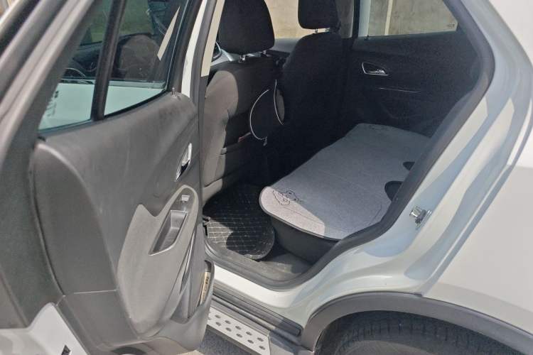 Used Buick Encore 2014 1.4T Automatic Two-Wheel Drive Urban Elite Model Left Rear Seat