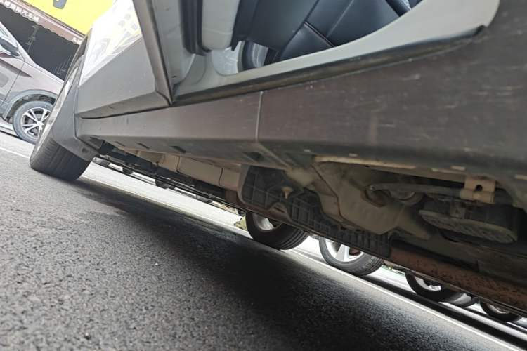 Used Buick Encore 2014 1.4T Automatic Two-Wheel Drive Urban Elite Model Left Side Sill