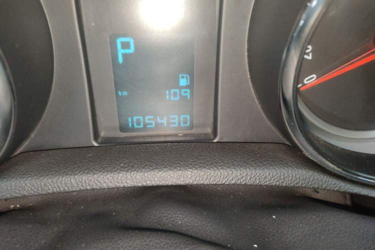 Used Buick Encore 2014 1.4T Automatic Two-Wheel Drive Urban Elite Model Odometer Close Up
