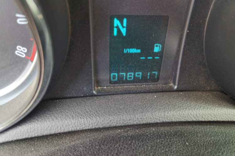 Used Buick Encore 2014 1.4T Automatic Two-Wheel Drive Urban Elite Model Odometer Close Up