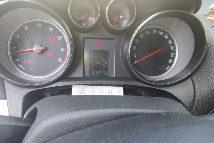 Used Buick Encore 2014 1.4T Manual Two-Wheel Drive Urban Advanced Model Odometer Close Up