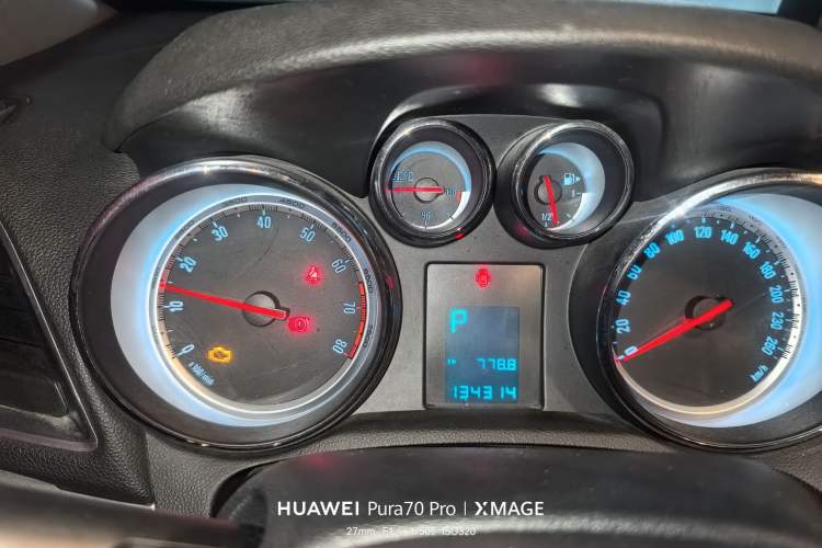 Used Buick Encore 2014 1.4T Automatic Two-Wheel Drive Urban Elite Model Odometer Close Up