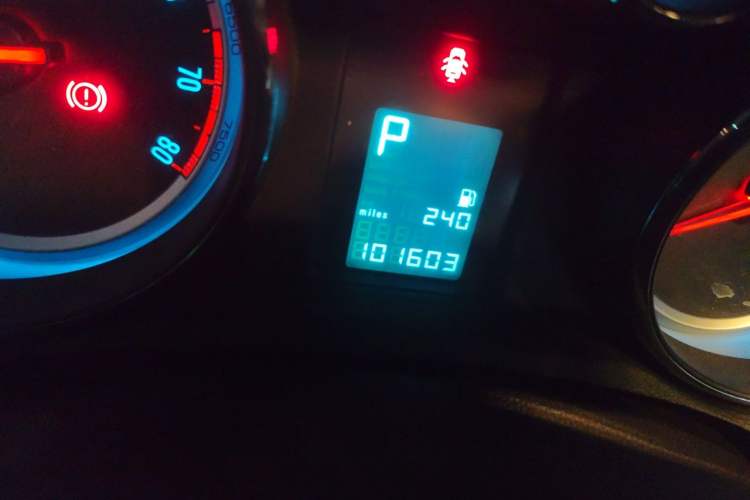 Used Buick Encore 2014 1.4T Automatic Two-Wheel Drive Urban Elite Model Odometer Close Up