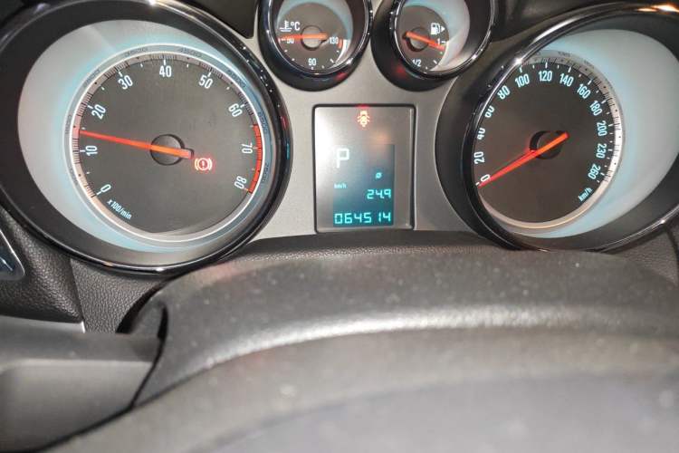 Used Buick Encore 2014 1.4T Automatic Two-Wheel Drive Urban Elite Model Odometer Close Up