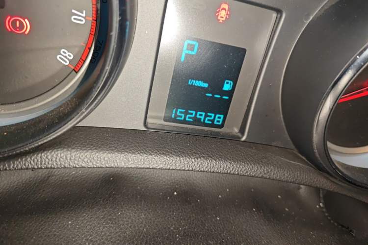 Used Buick Encore 2014 1.4T Automatic Two-Wheel Drive Urban Leading Model Odometer Close Up