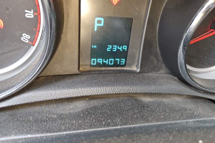 Used Buick Encore 2014 1.4T Automatic Two-Wheel Drive Urban Elite Model Odometer Close Up