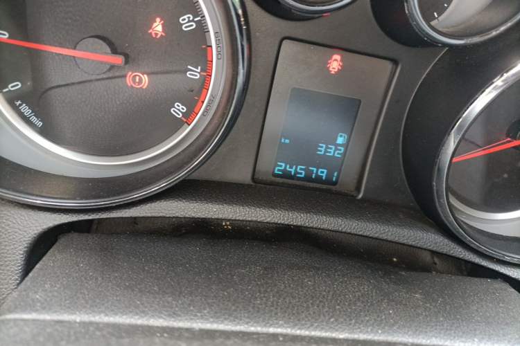 Used Buick Encore 2014 1.4T Manual Two-Wheel Drive Urban Sport Model Odometer Close Up