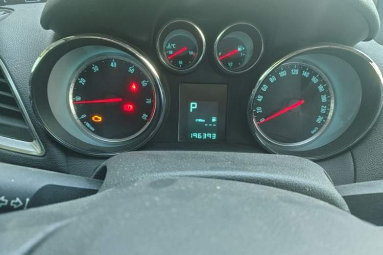 Used Buick Encore 2014 1.4T Automatic Two-Wheel Drive Urban Elite Model Odometer Close Up