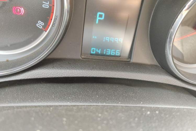 Used Buick Encore 2014 1.4T Automatic Two-Wheel Drive Urban Elite Model Odometer Close Up