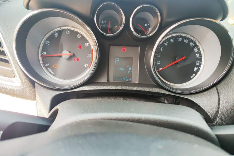 Used Buick Encore 2014 1.4T Automatic Two-Wheel Drive Urban Elite Model Odometer Close Up