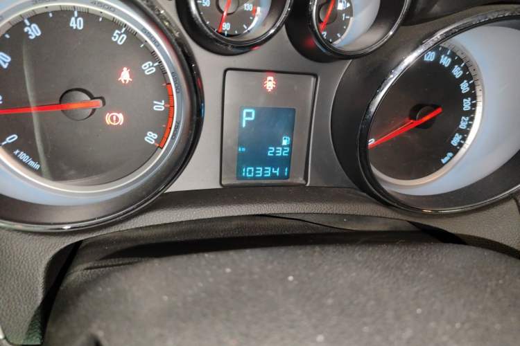 Used Buick Encore 2014 1.4T Automatic Two-Wheel Drive Urban Elite Model Odometer Close Up