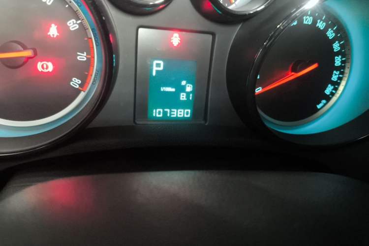 Used Buick Encore 2014 1.4T Automatic Two-Wheel Drive Urban Elite Model Odometer Close Up