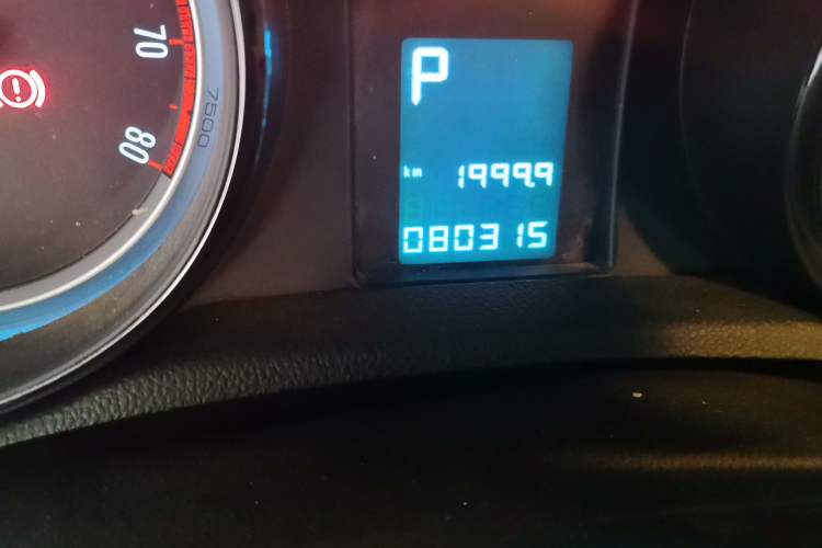 Used Buick Encore 2014 1.4T Automatic Two-Wheel Drive Urban Elite Model Odometer Close Up