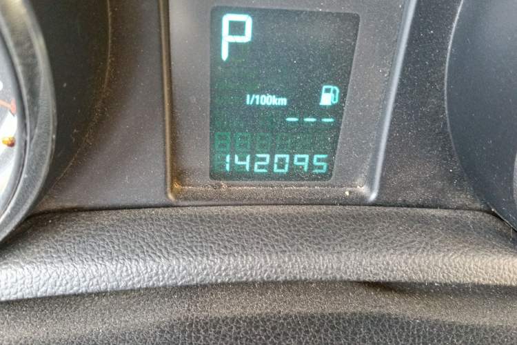Used Buick Encore 2014 1.4T Automatic Two-Wheel Drive Urban Elite Model Odometer Close Up