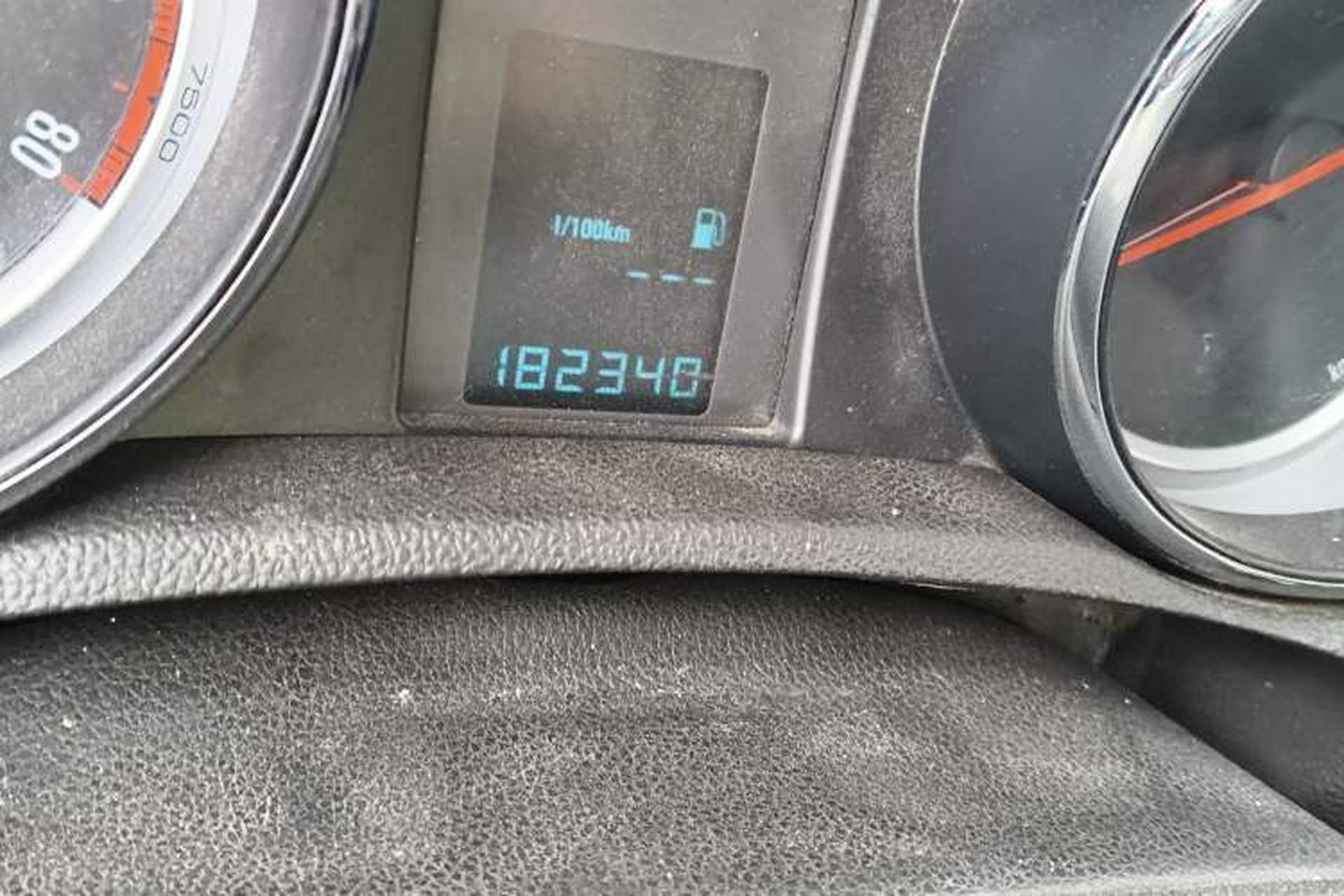 Used Buick Encore 2014 1.4T Manual Two-Wheel Drive Urban Sport Model Odometer Close Up