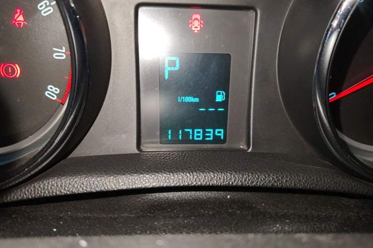 Used Buick Encore 2014 1.4T Automatic Two-Wheel Drive Urban Elite Model Odometer Close Up