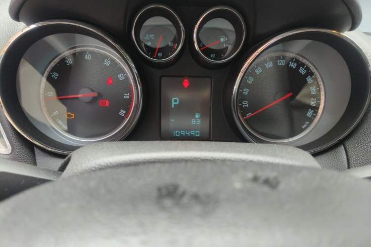 Used Buick Encore 2014 1.4T Automatic Two-Wheel Drive Urban Elite Model Odometer Close Up