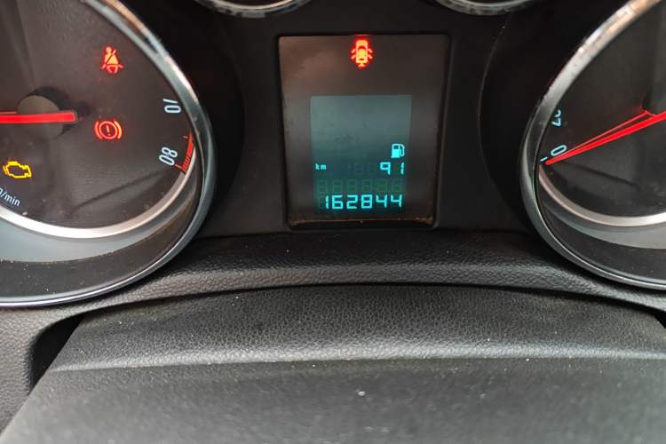 Used Buick Encore 2014 1.4T Manual Two-Wheel Drive Urban Advanced Model Odometer Close Up