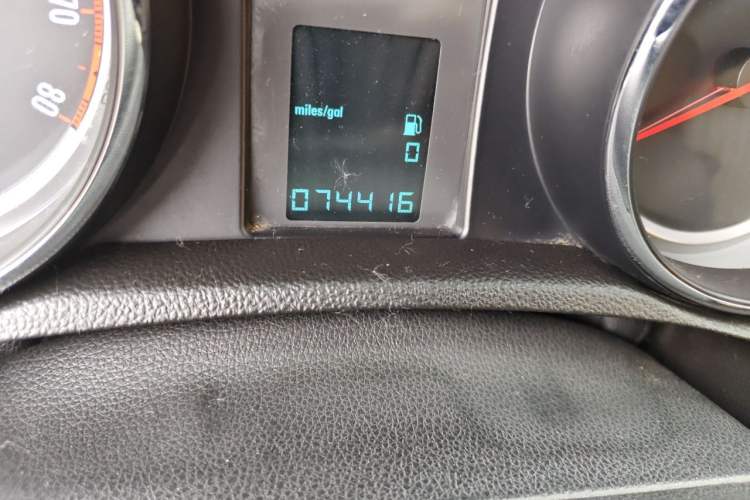 Used Buick Encore 2014 1.4T Manual Two-Wheel Drive Urban Advanced Model Odometer Close Up
