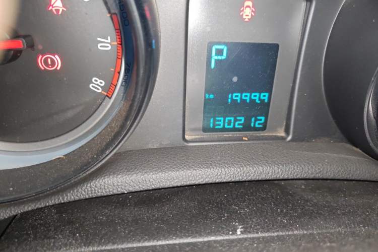 Used Buick Encore 2014 1.4T Automatic Two-Wheel Drive Urban Elite Model Odometer Close Up