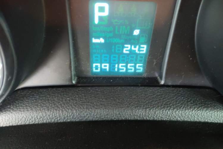 Used Buick Encore 2014 1.4T Automatic Two-Wheel Drive Urban Elite Model Odometer Close Up