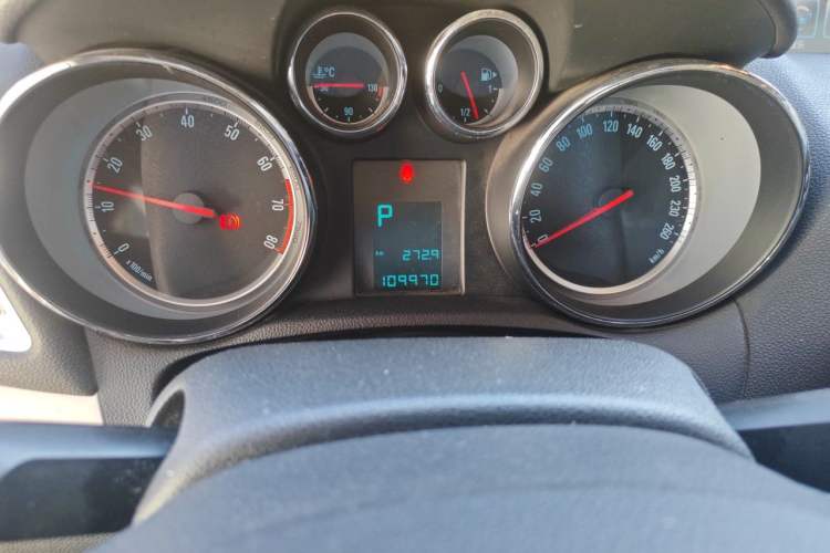 Used Buick Encore 2014 1.4T Automatic Two-Wheel Drive Urban Elite Model Odometer Close Up