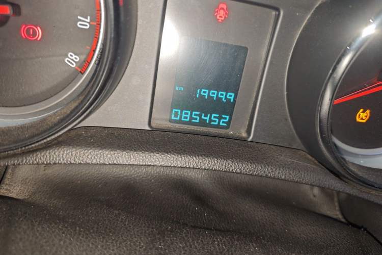 Used Buick Encore 2014 1.4T Manual Two-Wheel Drive Urban Advanced Model Odometer Close Up