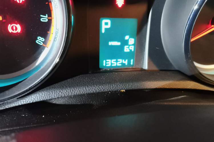 Used Buick Encore 2014 1.4T Automatic Two-Wheel Drive Urban Leading Model Odometer Close Up