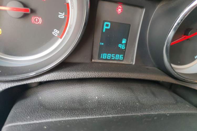 Used Buick Encore 2014 1.4T Automatic Two-Wheel Drive Urban Elite Model Odometer Close Up