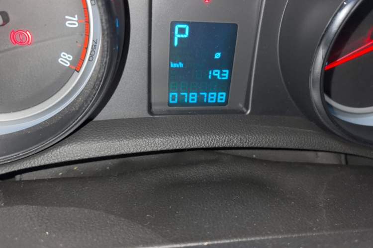 Used Buick Encore 2014 1.4T Automatic Two-Wheel Drive Urban Elite Model Odometer Close Up