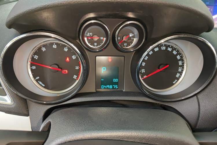Used Buick Encore 2014 1.4T Automatic Two-Wheel Drive Urban Elite Model Odometer Close Up