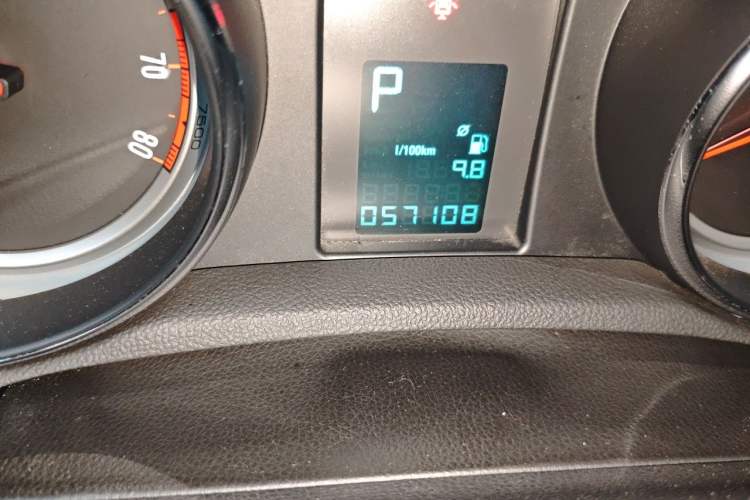 Used Buick Encore 2014 1.4T Automatic Two-Wheel Drive Urban Elite Model Odometer Close Up