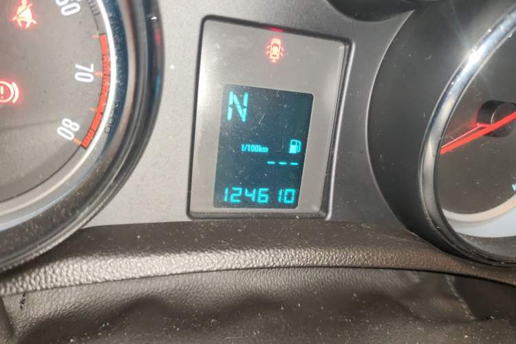 Used Buick Encore 2014 1.4T Automatic Two-Wheel Drive Urban Elite Model Odometer Close Up