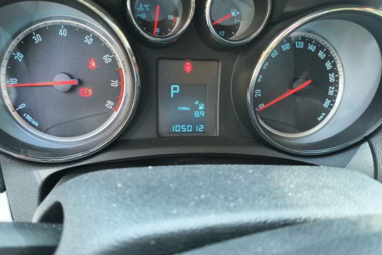 Used Buick Encore 2014 1.4T Automatic Two-Wheel Drive Urban Elite Model Odometer Close Up