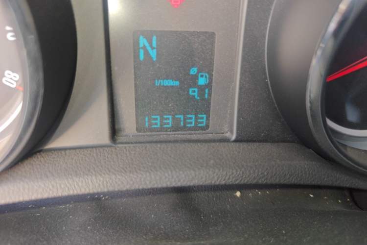 Used Buick Encore 2014 1.4T Automatic Two-Wheel Drive Urban Elite Model Odometer Close Up