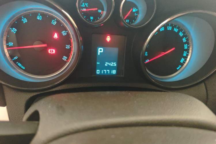 Used Buick Encore 2014 1.4T Automatic Two-Wheel Drive Urban Elite Model Odometer Close Up