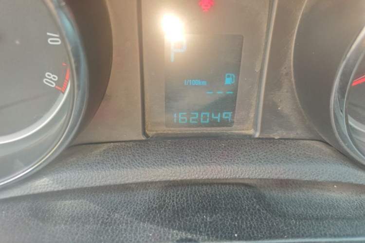 Used Buick Encore 2014 1.4T Automatic Two-Wheel Drive Urban Elite Model Odometer Close Up