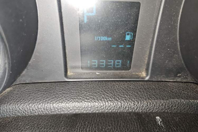 Used Buick Encore 2014 1.4T Automatic Two-Wheel Drive Urban Leading Model Odometer Close Up