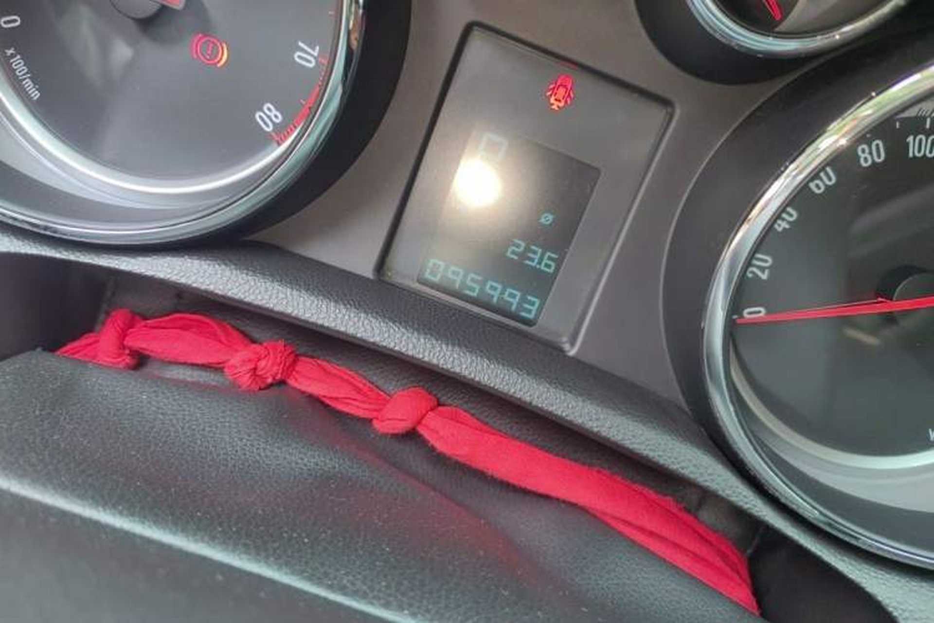 Used Buick Encore 2014 1.4T Automatic Two-Wheel Drive Urban Elite Model Odometer Close Up