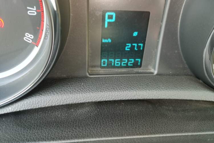 Used Buick Encore 2014 1.4T Automatic Two-Wheel Drive Urban Elite Model Odometer Close Up