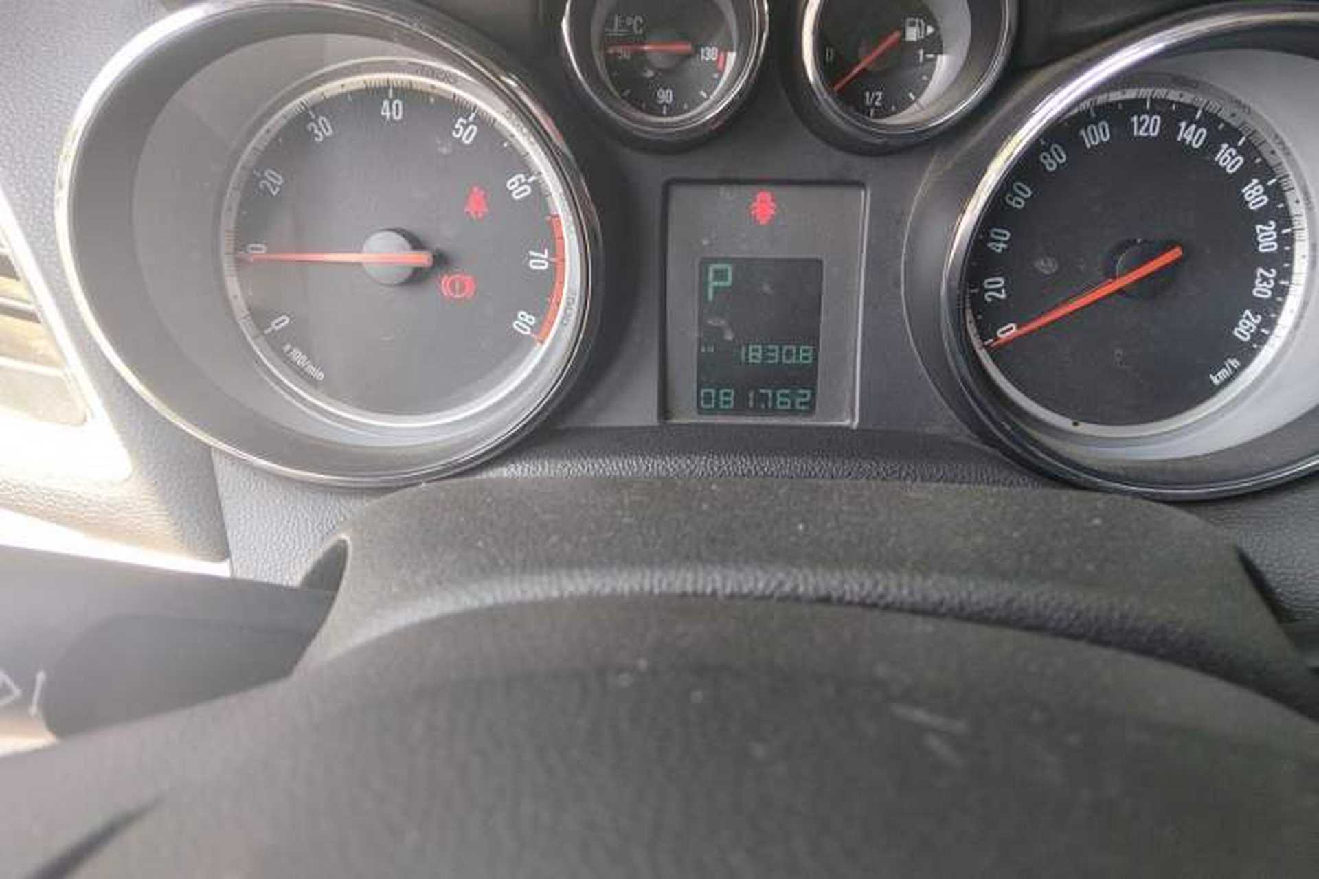 Used Buick Encore 2014 1.4T Automatic Two-Wheel Drive Urban Elite Model Odometer Close Up