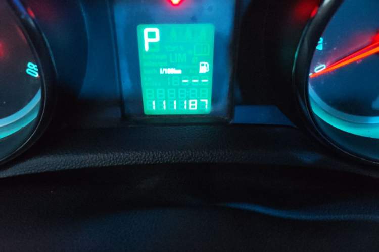 Used Buick Encore 2014 1.4T Automatic Two-Wheel Drive Urban Elite Model Odometer Close Up