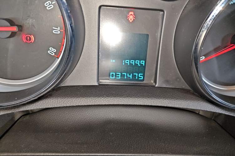 Used Buick Encore 2014 1.4T Automatic Two-Wheel Drive Urban Elite Model Odometer Close Up