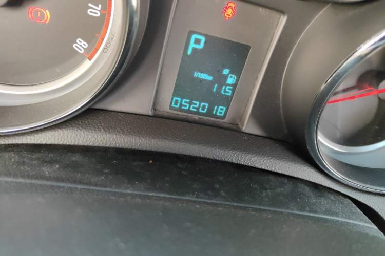 Used Buick Encore 2014 1.4T Automatic Two-Wheel Drive Urban Elite Model Odometer Close Up