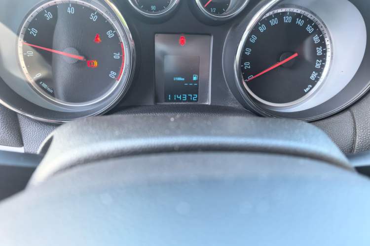 Used Buick Encore 2014 1.4T Manual Two-Wheel Drive Urban Advanced Model Odometer Close Up