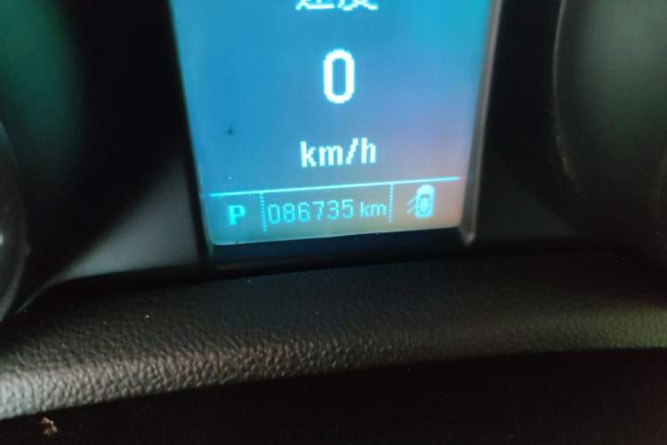 Used Buick Encore 2014 1.4T Automatic All-Wheel-Drive Flagship Edition Odometer Close Up