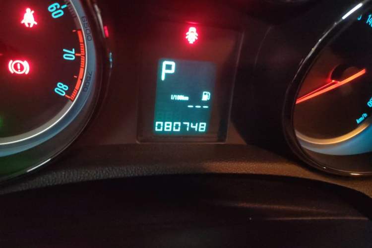 Used Buick Encore 2014 1.4T Automatic Two-Wheel Drive Urban Leading Model Odometer Close Up