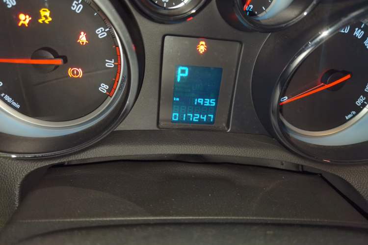 Used Buick Encore 2014 1.4T Automatic Two-Wheel Drive Urban Elite Model Odometer Close Up