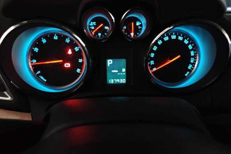 Used Buick Encore 2014 1.4T Automatic Two-Wheel Drive Urban Leading Model Odometer Close Up