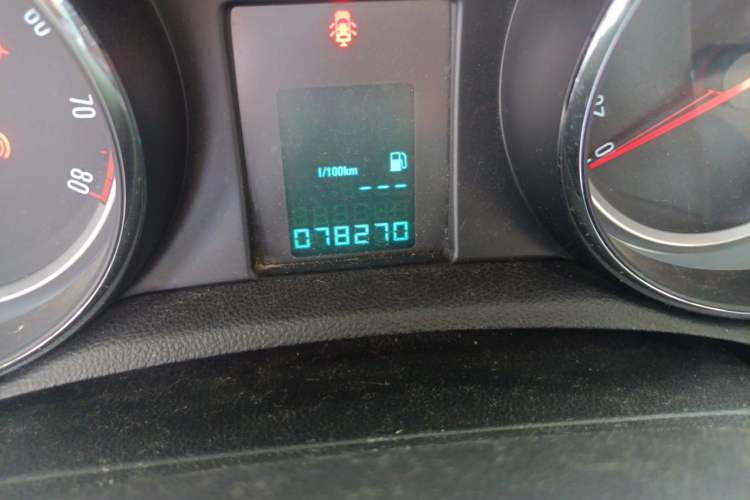 Used Buick Encore 2014 1.4T Manual Two-Wheel Drive Urban Advanced Model Odometer Close Up
